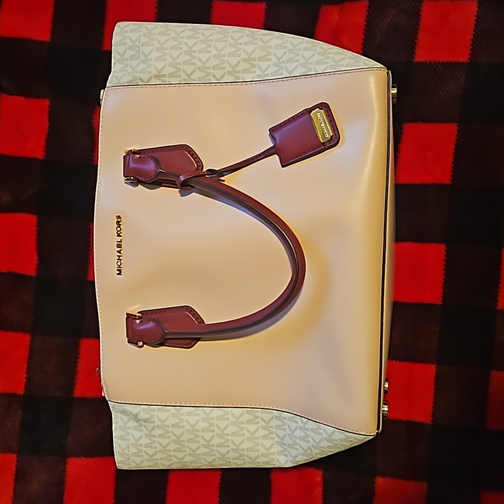 Michael Kors purse - Picture 2 of 7